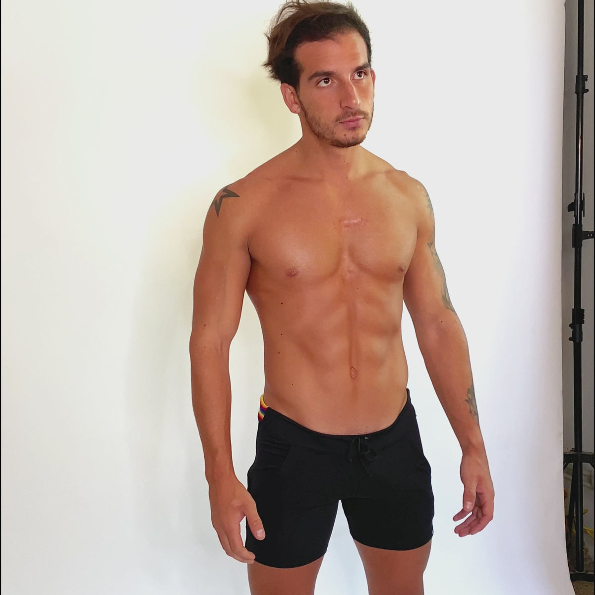 BE PRIDE - SHORT SHORTS ATHLETIC BLACK